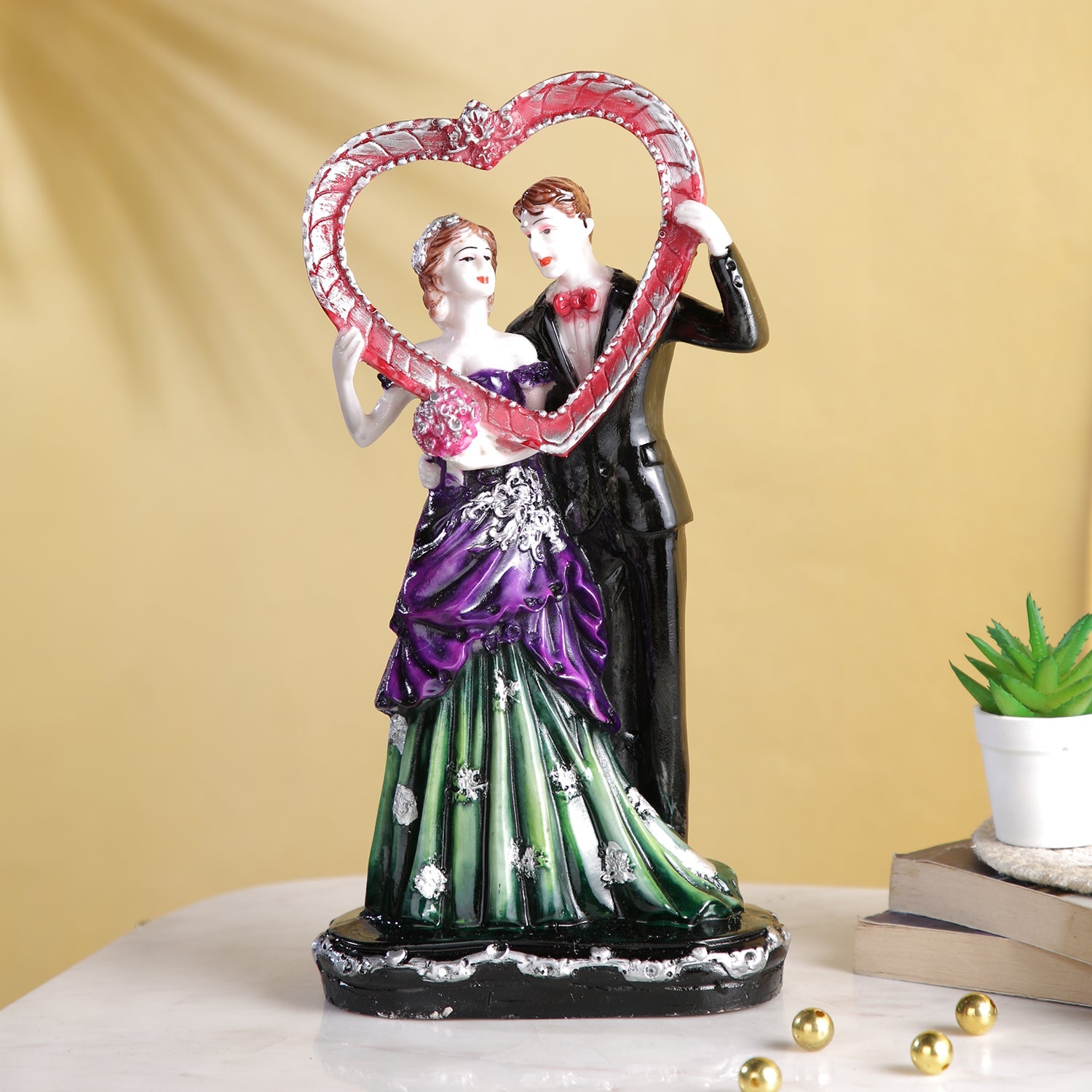 Romantic Couple With Heart Resin Gift Showpiece Cplmas107