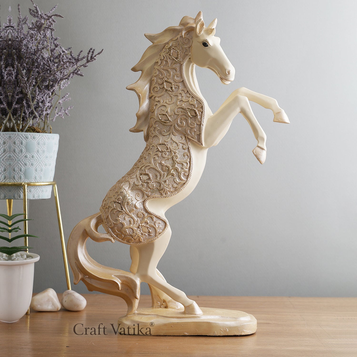 Handmade Resin Horse With Uplifted Legs Standing Showpiece, Dfmas412